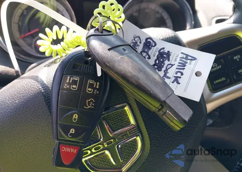 2011 Dodge Grand Caravan Crew from USA, damaged, VIN 2D4RN5DG6BR743402